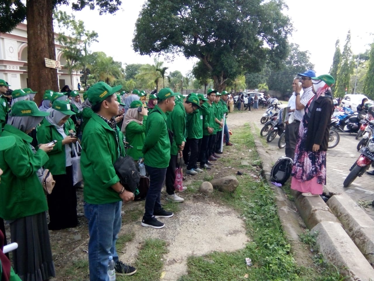 Gambar 663 Mahasiswa KKN Diberangkatkan